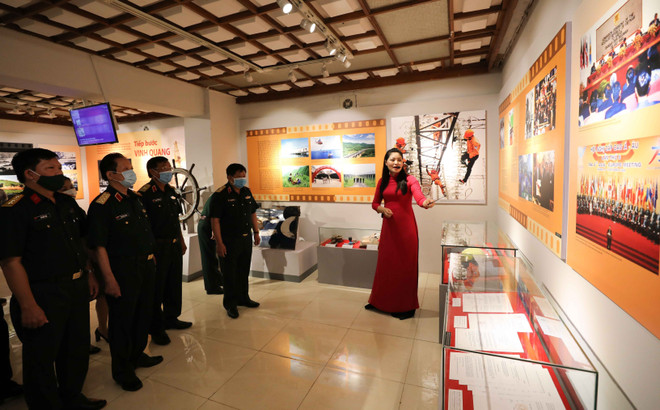 Ouverture de l'exposition «Révolution d'Août - Étape historique» à Hanoï ảnh 2 Ouverture de l'exposition «Révolution d'Août - Étape historique» à Hanoï ảnh 2
