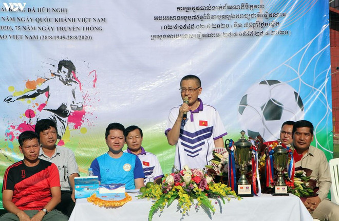 75e anniversaire de la Fête nationale: Ouverture d'un tournoi de football amical au Cambodge ảnh 2 75e anniversaire de la Fête nationale: Ouverture d'un tournoi de football amical au Cambodge ảnh 2