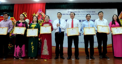 Da Nang: Près de 77 millions de dollars d’aide en faveur des femmes et enfants pauvres ảnh 1 Da Nang: Près de 77 millions de dollars d’aide en faveur des femmes et enfants pauvres ảnh 1