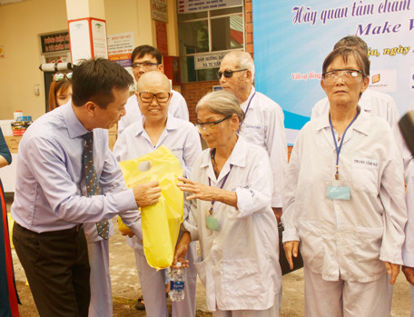 En réponse à la Journée mondiale de la vue 2017 ảnh 1