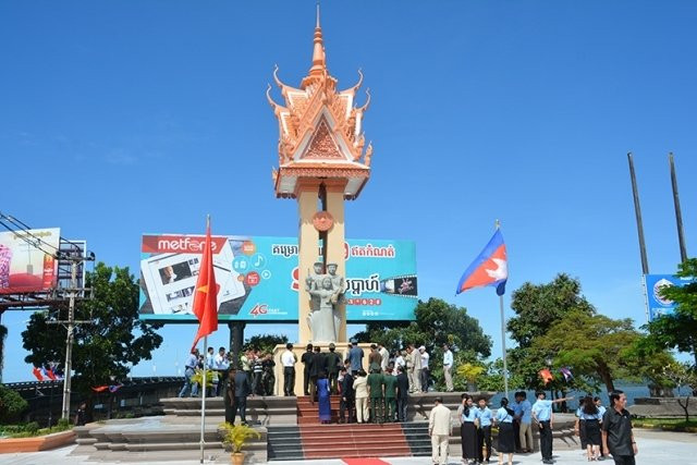 Inauguration du monument de l’amitié Vietnam-Cambodge à Koh Kong ảnh 1