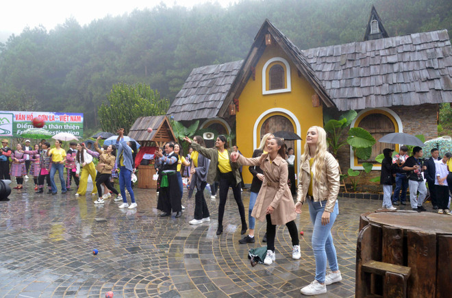 Les candidates de Miss Tourism World 2022 visitent la province de Son La ảnh 2