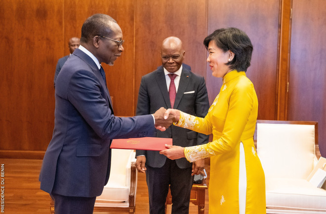 L'ambassadrice du Vietnam en Bénin présente les lettres de créance au président béninois ảnh 1 L'ambassadrice du Vietnam en Bénin présente les lettres de créance au président béninois ảnh 1