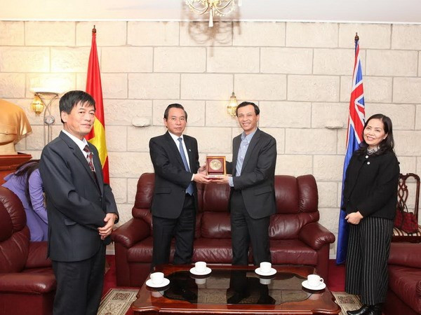 Le président du Front de la Patrie du Vietnam pour Hanoï en visite en Australie ảnh 1 Le président du Front de la Patrie du Vietnam pour Hanoï en visite en Australie ảnh 1