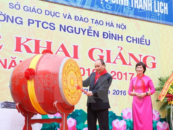 Des dirigeants assistent à la rentrée scolaire dans l’ensemble du pays ảnh 2 Des dirigeants assistent à la rentrée scolaire dans l’ensemble du pays ảnh 2
