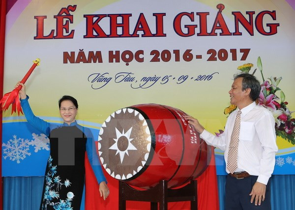 Des dirigeants assistent à la rentrée scolaire dans l’ensemble du pays ảnh 3 Des dirigeants assistent à la rentrée scolaire dans l’ensemble du pays ảnh 3