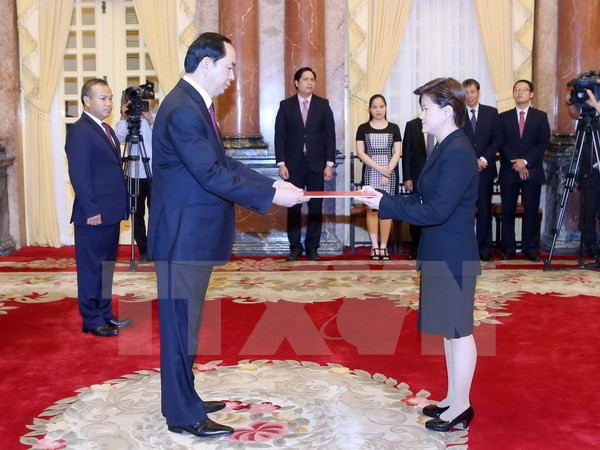 Tran Dai Quang reçoit de nouveaux ambassadeurs ảnh 5 Tran Dai Quang reçoit de nouveaux ambassadeurs ảnh 5