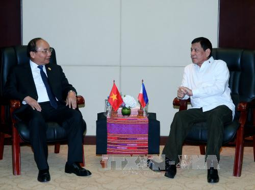 Le Premier ministre Nguyen Xuan Phuc rencontre le président philippin ảnh 1