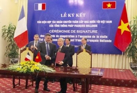 Vietnam-France : signature d’un mémorandum dans le secteur du transport et des communications ảnh 1 Vietnam-France : signature d’un mémorandum dans le secteur du transport et des communications ảnh 1