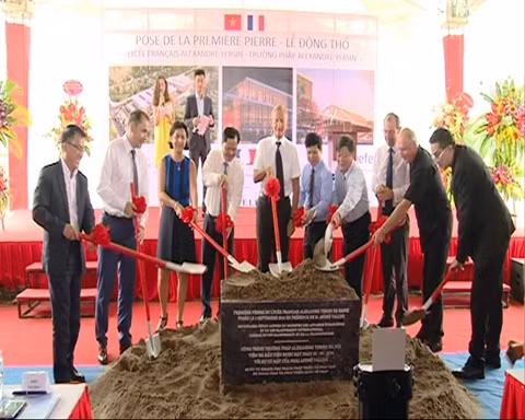 Pose de la première pierre du nouveau Lycée français de Hanoï ảnh 1