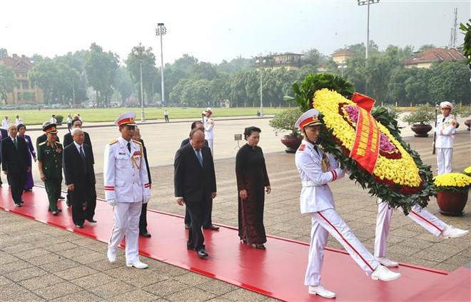 Le 27 juillet : les dirigeants du Parti et de l’Etat rendent hommage aux morts pour la Patrie ảnh 1 Le 27 juillet : les dirigeants du Parti et de l’Etat rendent hommage aux morts pour la Patrie ảnh 1