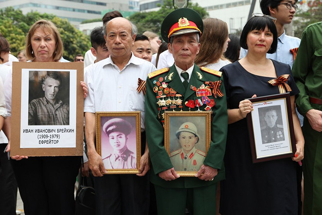 L’action «Régiment immortel», une démonstration de l’amitié Vietnam-Russie ảnh 2 L’action «Régiment immortel», une démonstration de l’amitié Vietnam-Russie ảnh 2
