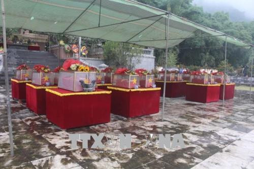 Thanh Hoa : inhumation de restes de 23 volontaires tombés au Laos ảnh 1 Thanh Hoa : inhumation de restes de 23 volontaires tombés au Laos ảnh 1