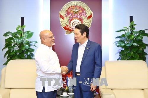 Le Vietnam et Cuba signent un accord de coopération dans le secteur de la publication ảnh 1 Le Vietnam et Cuba signent un accord de coopération dans le secteur de la publication ảnh 1