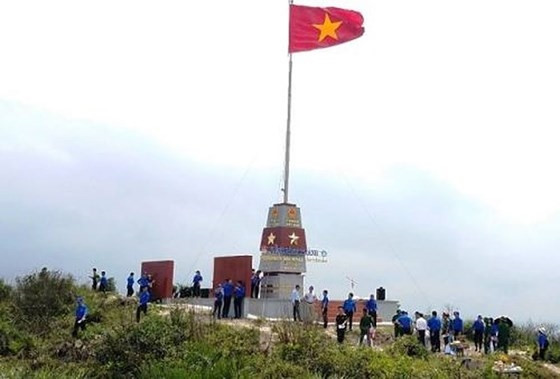Installation d’une tour à drapeau dans la province de Quang Binh ảnh 1