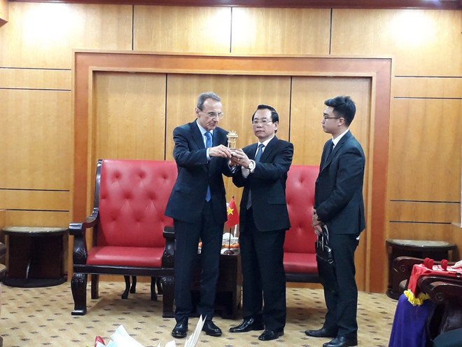 Réception d'une délégation de la Chambre des affaires sociales de la Fédération de Russie ảnh 1 Réception d'une délégation de la Chambre des affaires sociales de la Fédération de Russie ảnh 1