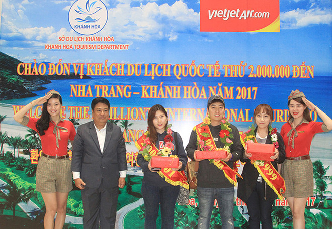Khanh Hoa accueille son 2 millionième visiteur étranger en 2017 ảnh 1