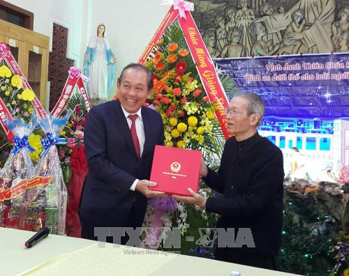 Des dirigeants formulent des vœux de Noël dans les Hauts Plateaux du Centre ảnh 1 Des dirigeants formulent des vœux de Noël dans les Hauts Plateaux du Centre ảnh 1