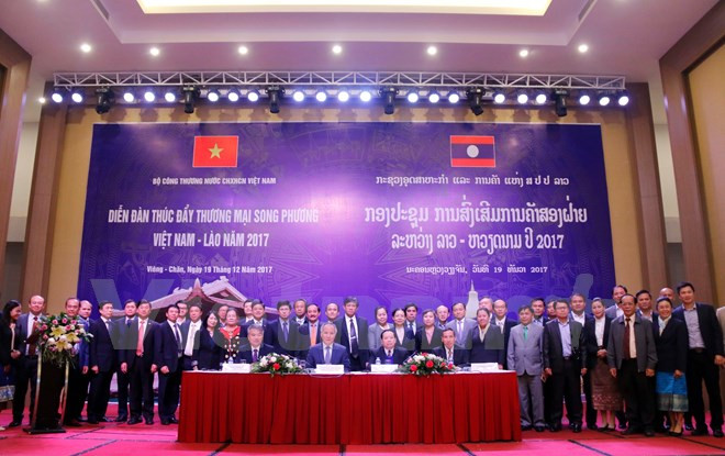 Forum de promotion des échanges commerciaux Vietnam-Laos 2017 ảnh 1 Forum de promotion des échanges commerciaux Vietnam-Laos 2017 ảnh 1