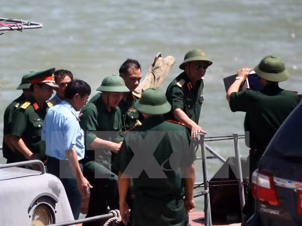 Le président du FPV rend visite au pilote du Su-30 MK2 ảnh 1 Le président du FPV rend visite au pilote du Su-30 MK2 ảnh 1