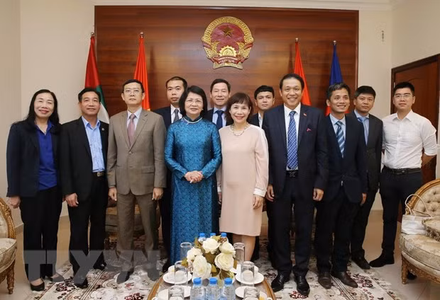 Activités de la vice-présidente Dang Thi Ngoc Thinh aux Émirats arabes unis ảnh 1
