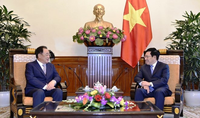Le vice-PM Pham Binh Minh reçoit le président du groupe sud-coréen Taekwang ảnh 1 Le vice-PM Pham Binh Minh reçoit le président du groupe sud-coréen Taekwang ảnh 1