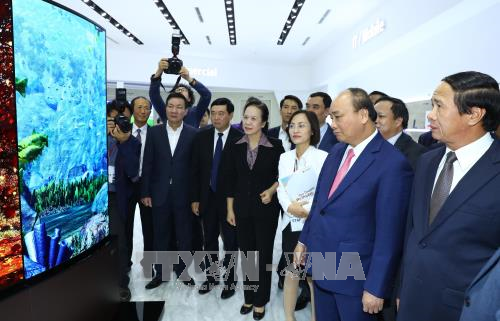 Le PM Nguyên Xuân Phuc affirme les acquis socioéconomiques de 2017 ảnh 3 Le PM Nguyên Xuân Phuc affirme les acquis socioéconomiques de 2017 ảnh 3