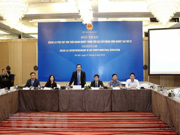 Table ronde sur le Forum économique mondial ASEAN 2018 ảnh 1 Table ronde sur le Forum économique mondial ASEAN 2018 ảnh 1