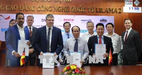 Coopération publique-privée dans la formation de personnel pour la 4e révolution industrielle ảnh 1