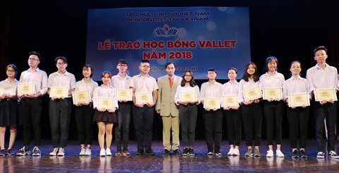 2.250 bourses Odon Vallet aux élèves et étudiants brillants en 2018 ảnh 1 2.250 bourses Odon Vallet aux élèves et étudiants brillants en 2018 ảnh 1