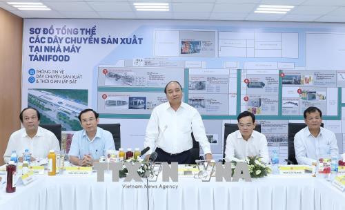 Le Premier ministre visite des établissements agricoles à Tay Ninh ảnh 2 Le Premier ministre visite des établissements agricoles à Tay Ninh ảnh 2