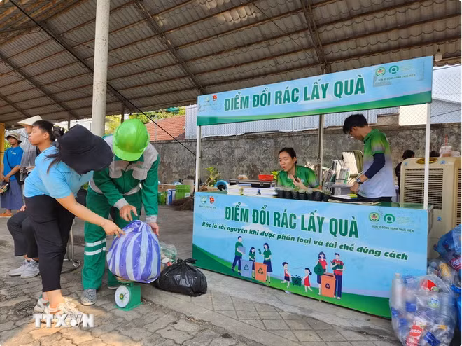 Le Vietnam agit pour lutter contre la pollution blanche ảnh 1