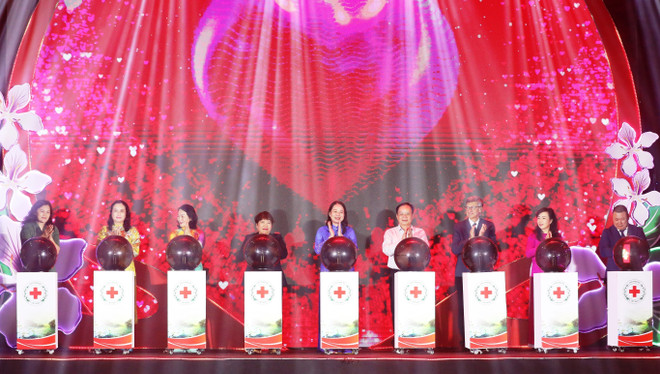 La présidente par intérim de la République Vo Thi Anh Xuân lance le Mois humanitaire national 2024 ảnh 1 La présidente par intérim de la République Vo Thi Anh Xuân lance le Mois humanitaire national 2024 ảnh 1