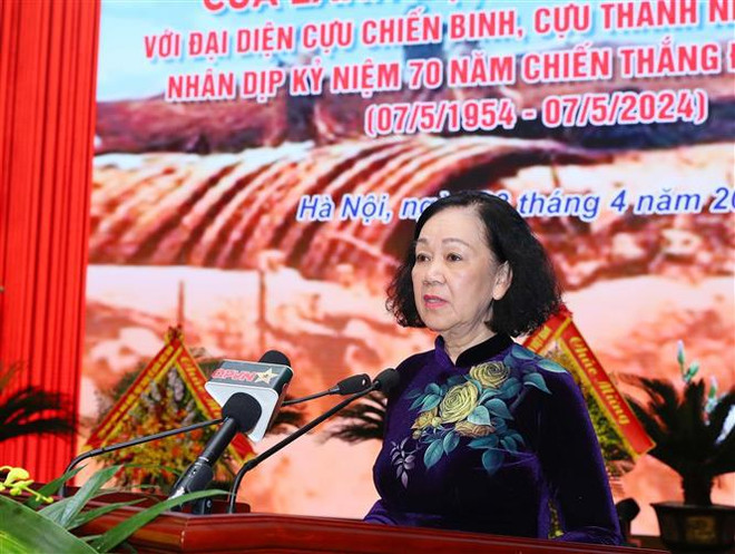 Des dirigeants du Parti et de l’Etat rencontrent des anciens combattants de la campagne de Diên Biên Phu ảnh 2 Des dirigeants du Parti et de l’Etat rencontrent des anciens combattants de la campagne de Diên Biên Phu ảnh 2