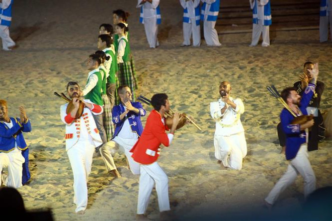 Ouverture du Carnaval d'Ha Long 2024 ảnh 1  Ouverture du Carnaval d'Ha Long 2024 ảnh 1