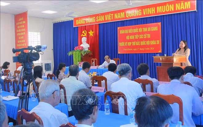 La présidente p.i exhorte An Giang à profiter des ressources pour le développement ảnh 1