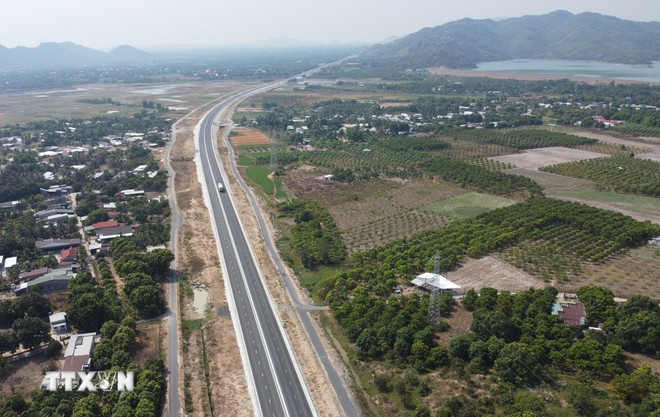 L'autoroute Cam Lam - Vinh Hao ouverte à la circulation ảnh 1 L'autoroute Cam Lam - Vinh Hao ouverte à la circulation ảnh 1
