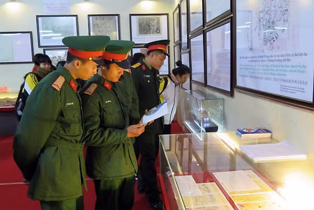 Exposition sur Hoàng Sa et Truong Sa à Lang Son ảnh 1 Exposition sur Hoàng Sa et Truong Sa à Lang Son ảnh 1