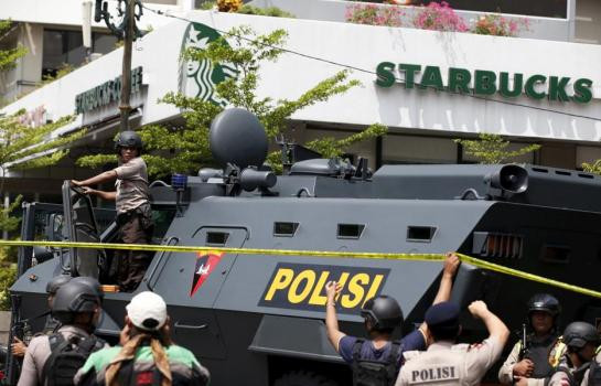 Indonésie : au moins sept morts dans des attaques terroristes à Jakarta ảnh 1 Indonésie : au moins sept morts dans des attaques terroristes à Jakarta ảnh 1