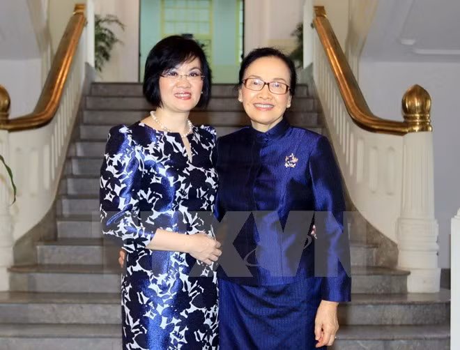 Vietnam - Laos : Renforcement de la solidarité entre femmes diplomates ảnh 1