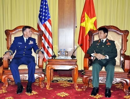 Les garde-côtes vietnamiennes et américaines renforcent leur coopération ảnh 1
