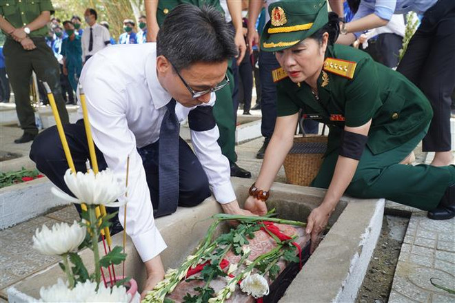 Dong Nai: Inhumation des restes de 28 martyrs des commandos de Rung Sac ảnh 2 Dong Nai: Inhumation des restes de 28 martyrs des commandos de Rung Sac ảnh 2