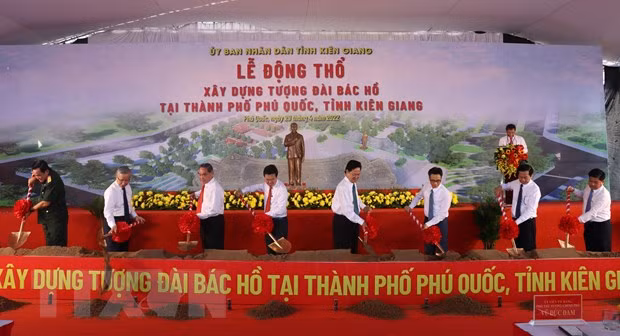 Construction du Mémorial du Président Ho Chi Minh et inauguration du Temple des martyrs à Phu Quoc ảnh 1