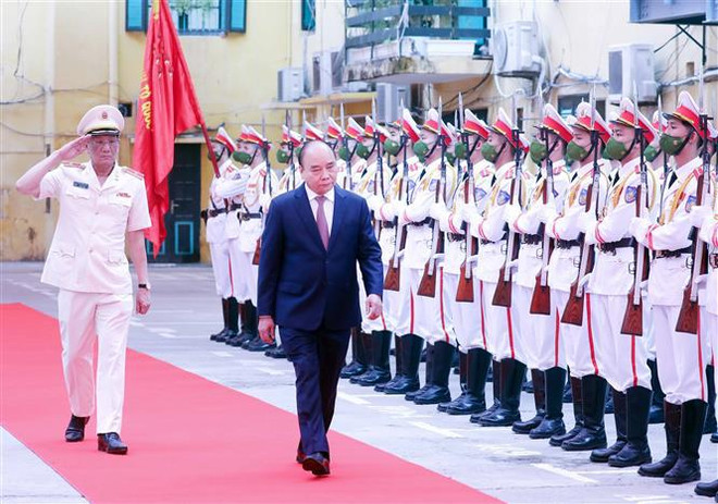 Le président travaille avec le personnel du département de la Sécurité intérieure ảnh 1 Le président travaille avec le personnel du département de la Sécurité intérieure ảnh 1