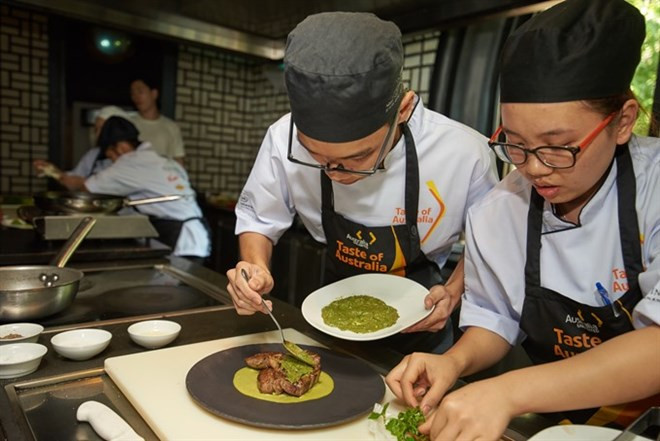 Deux élèves de Hanoi gagnent la compétition culinaire "Goût de l’Australie" ảnh 1 Deux élèves de Hanoi gagnent la compétition culinaire "Goût de l’Australie" ảnh 1