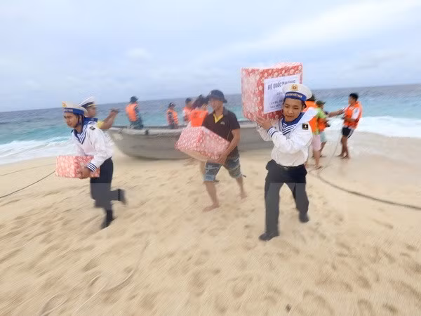 Pour les soldats et habitants à Truong Sa ảnh 1