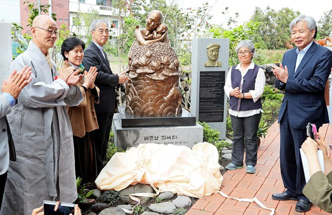 Inauguration de la statue « Pieta Viet Nam », une excuse sud-coréenne pour le Vietnam ảnh 1