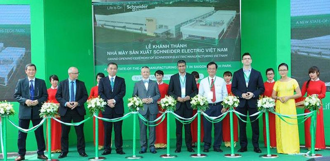 Schneider Electric inaugure sa nouvelle usine de 45 millions de dollars à HCM-Ville ảnh 1