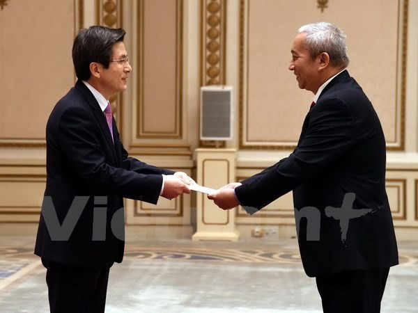Le président sud-coréen p. i estime les relations de coopération avec le Vietnam ảnh 1 Le président sud-coréen p. i estime les relations de coopération avec le Vietnam ảnh 1