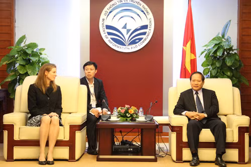 Facebook coopère avec le Vietnam pour éliminer les mauvaises informations ảnh 1